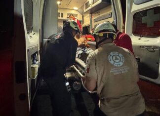 Rescatan a un hombre que accidentalmente cayó a un barranco cerca a la Presa de Otates en Leon.