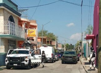 SantiagoMaravatío Autoridades atienden reporte de dron con posible material explosivo.