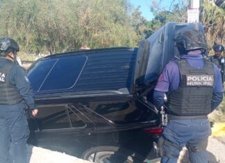Detectan vehículo con reporte de robo en Salamanca, los tripulantes huyeron rumbo al municipio de Villagran.