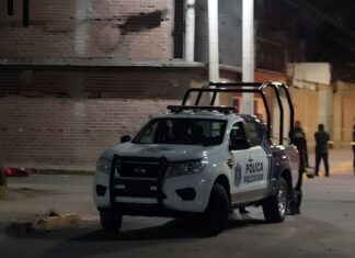 Hombre y mujer son asesinados a balazos; menor resulta herido en Valle de Santiago