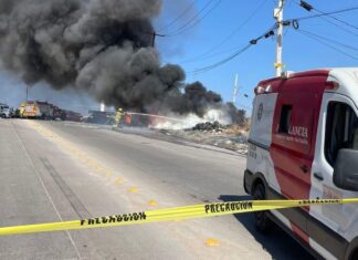 Fuerte incendio en la colonia Mineral de la Joya movilizo los cuerpos de emergencia en Leon.