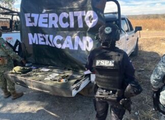 En hechos distintos en Valle de Santigo coorporaciones de seguridad estatales y federales, aseguraron armas, droga, cartuchos útiles y dos camionetas con reporte de robo.